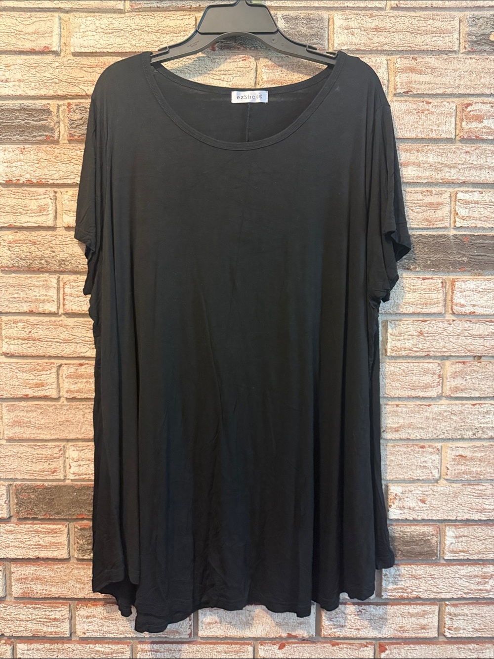 Eziboo Black Scoop-Neck Tunic Top
